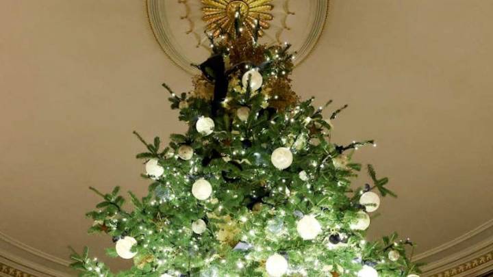White House unveils Christmas decorations