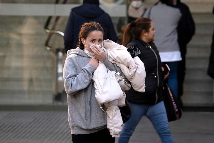 Vacunas, antigripales, analgésicos y mascarillas, así se arman los españoles contra la gripe