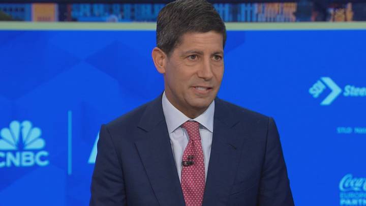Trump says Kevin Warsh is at top of Fed chair candidate list