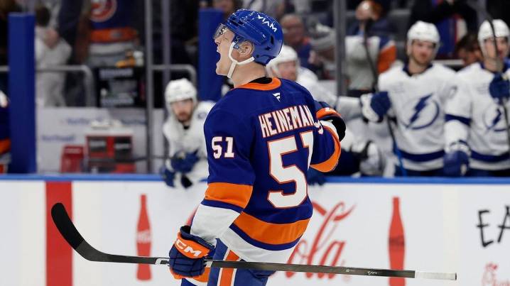 Islanders top Lightning in shootout as Emil Heineman scores winner