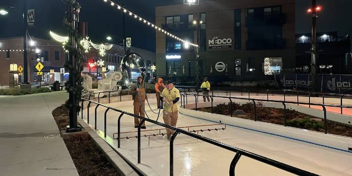 Marion’s ice loop opens during Christmas in the Park after weather delays