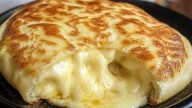 Cómo preparar pan de queso en sartén: la receta tierna en 10 minutos y con simples ingredientes