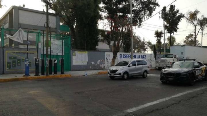 Abandonan cadáver embolsado frente al Colegio de Bachilleres 10 en Venustiano Carranza
