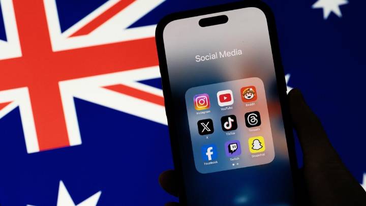 Australia’s ‘world-first’ social media ban for under