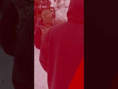 Illinois Neighbors ERUPT on Federal Agents in Wild Standoff: ‘How Dare You!’ #shorts