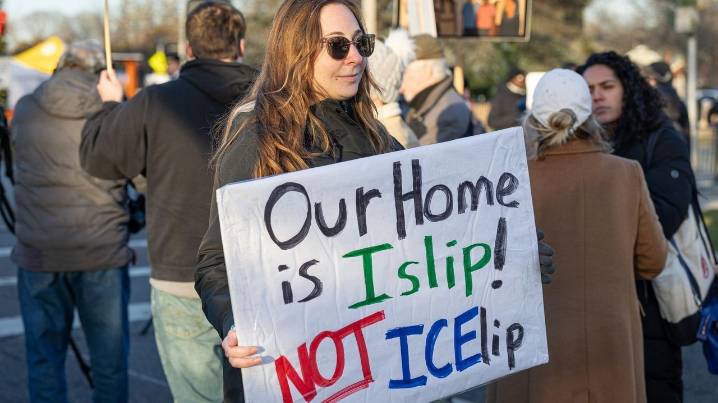 ICE protest held during Islip Town Hall holiday lighting Saturday