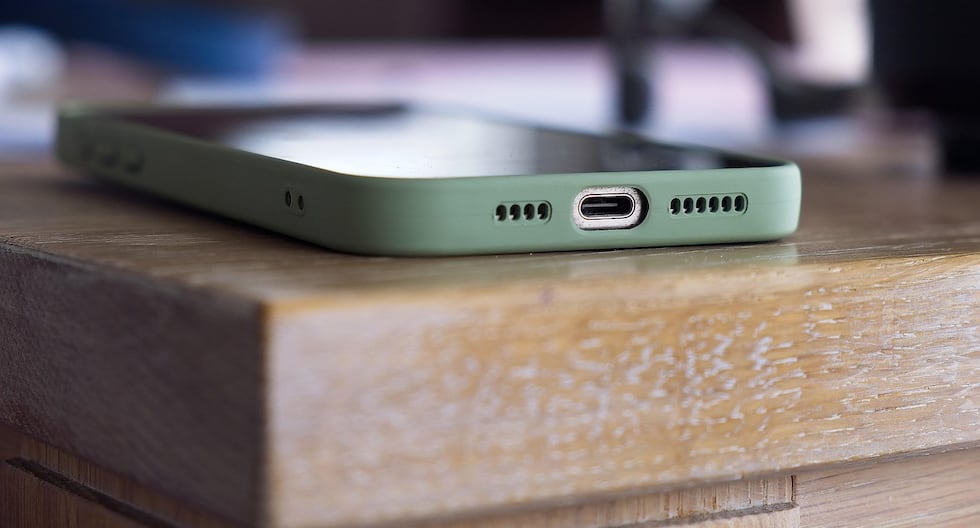 Así puedes eliminar el polvo de los altavoces de tu celular sin dañarlos