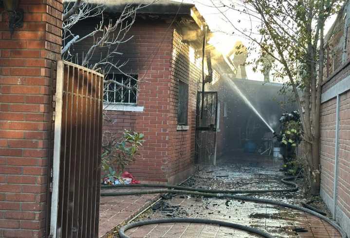 Bomberos controlan incendio en vivienda de la colonia San Felipe
