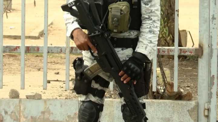 Detienen a Civiles Armados por Causar Incendio en Hotel de Culiacán