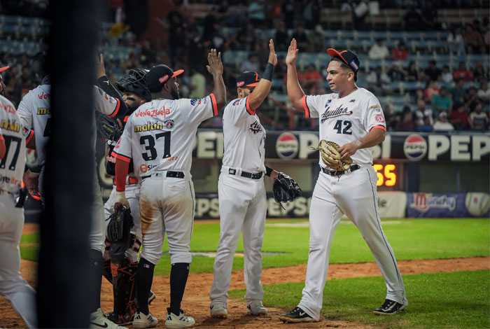 Los Leones del Caracas caen ante las Águilas y están virtualmente eliminados