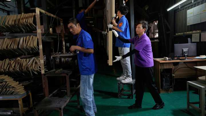 Chinese manufacturing is slumping despite boost from exports