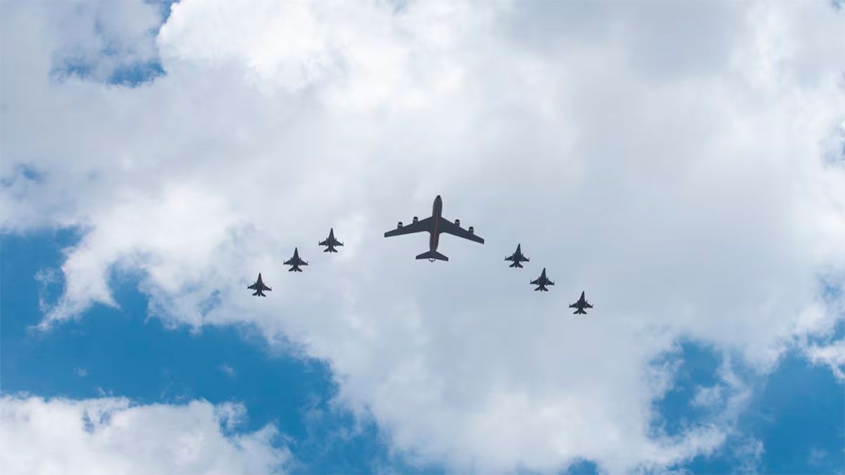 El Gobierno anunció la llegada de los primeros seis F-16 y Milei los presentará este sábado