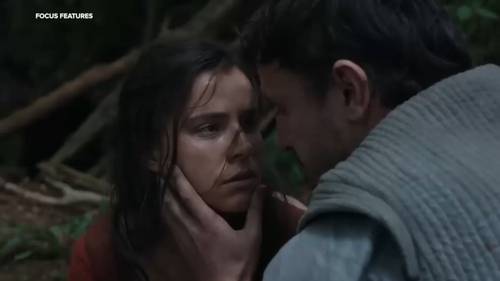 "Hamnet," the story behind William Shakespeare's Hamlet is now out in theatres, Joelle Garguilo speaks with the cast