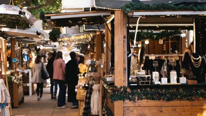 El mercadillo de Navidad de Puerto Portals se inaugura con más de 40 casetas