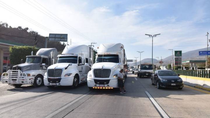 EU restringe visa a altos mandos de empresa mexicana de transporte por presuntamente operar rutas para migrantes