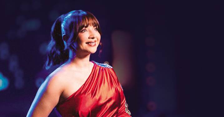 Daniela Luján presenta concierto navideño con alma de Broadway