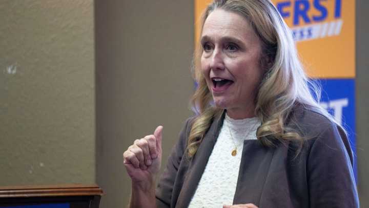 Jennifer Konfrst holds 3rd District campaign town hall in Ottumwa