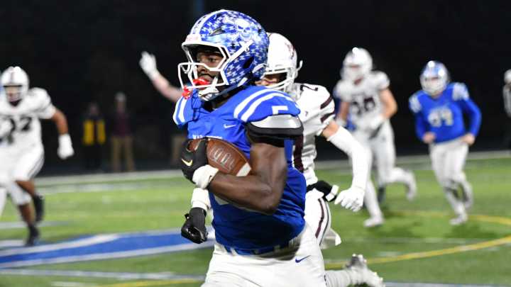 Record-setting runner makes Michigan Sportswriters All