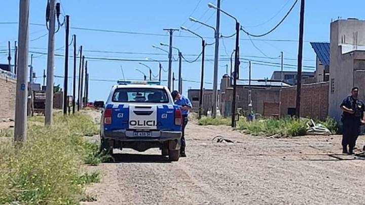 Una joven de 19 años fue apuñalada por su ex en la calle y delante de su hijo