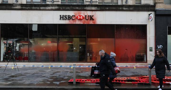 Glasgow HSBC vandal attack in pictures as cops tape off Buchanan Street