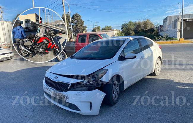 Automovilista provoca accidente en la carretera Los Pinos y deja a dos motociclistas lesionados