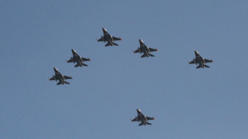Argentina presenta sus nuevos F-16 con un vuelo sobre Buenos Aires