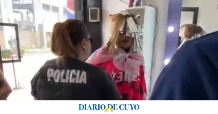 Detuvieron a la jefa de una banda que hacía entraderas mientras se hacía las mechitas en la peluquería