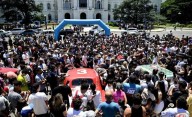 EN FOTOS Y VIDEO - El TC copa La Plata y los autos giraron en la Plaza Moreno