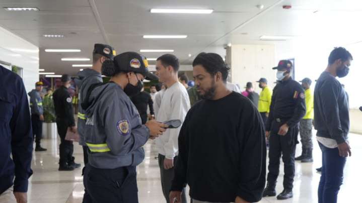 Venezuela dispuesta a recibir ciudadanos pese a suspensión de EEUU