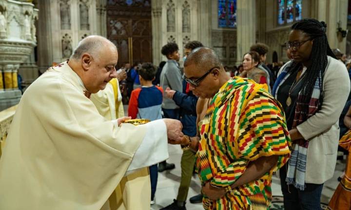 Temor a la deportación reduce la asistencia a iglesias hispanas en EEUU, según estudio