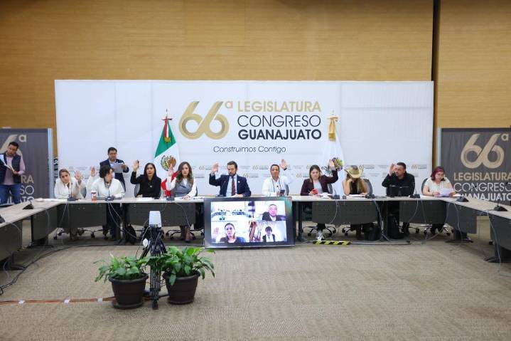 Aprueban Paquete Fiscal, mantienen aumentos a refrendo, licencia y placas en Guanajuato