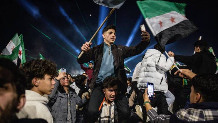 Euforia y buen humor en las calles de la capital de Siria para celebrar un año sin dictadura