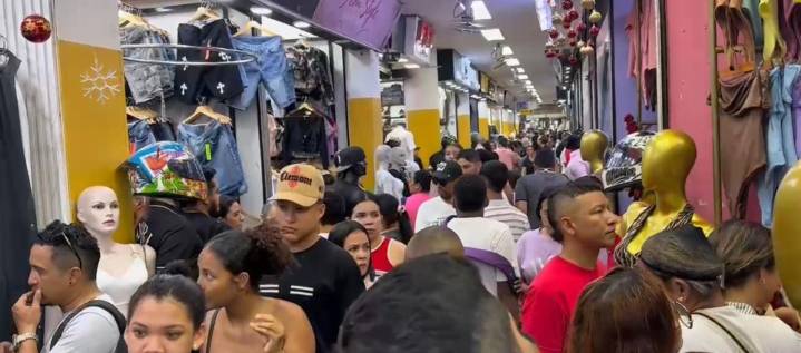 El Centro de Barranquilla, a reventar por fiesta de las Velitas