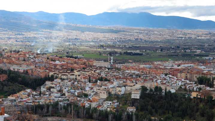 Ampliado hasta los 25 años el derecho a la ayuda para hijos de víctimas de violencia de género en Granada