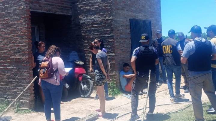 Allanaron una vivienda del Villa Prosperidad por un robo armado: secuestraron drogas y ropa