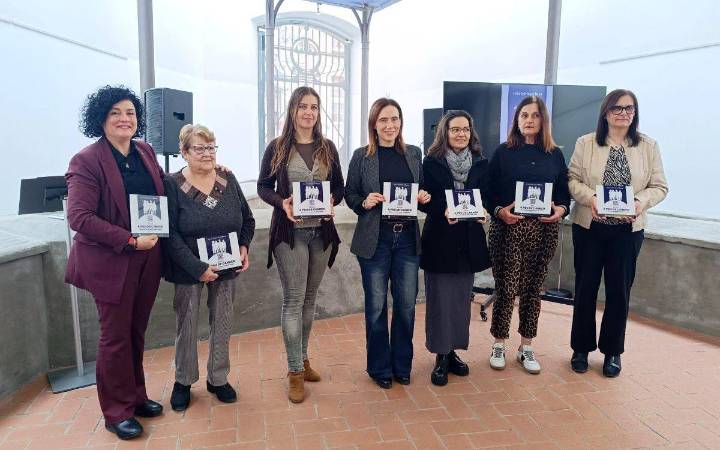 Presenten «Veïnes, a peu de carrer», un homenatge a les dones referents de Reus