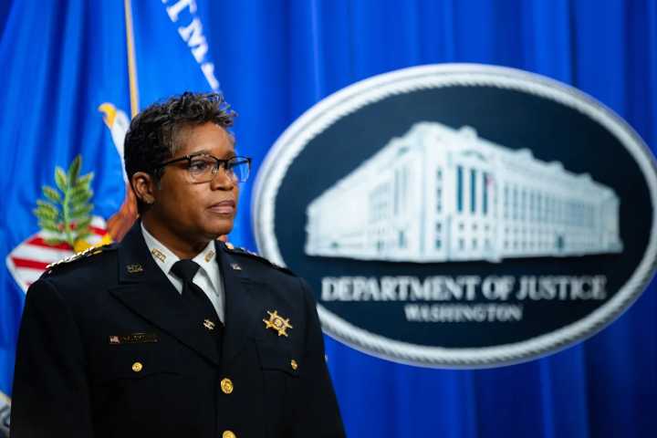 Renuncia la directora de la Policía de Washington tras tiroteo en el centro