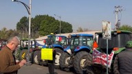 Con caravana de tractores, agricultores protestan frente a la Cámara de Diputados