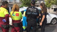 Policías locales de Parla salvan la vida a una mujer en plena calle