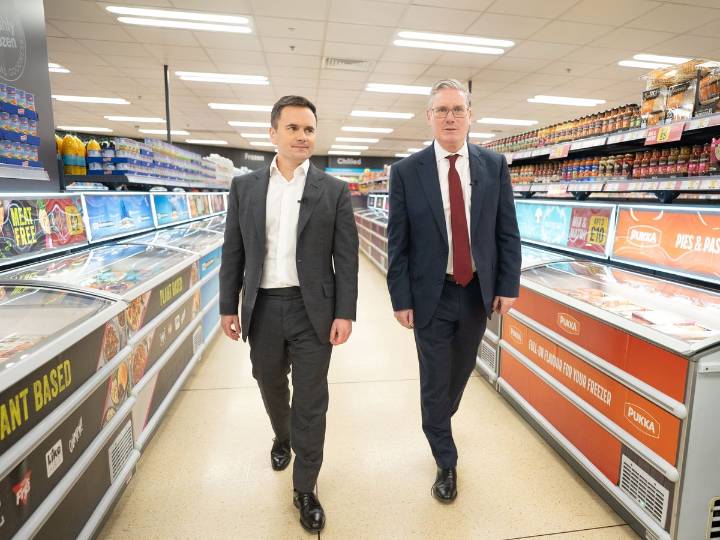 Ex-Tory Iceland boss Richard Walker set to become Labour peer