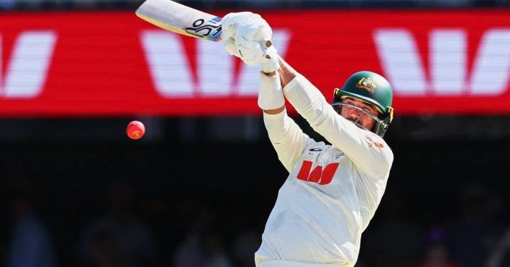 Starc's unbeaten 46 extends Australia's lead to 116 on Day 3 of 2nd Ashes test