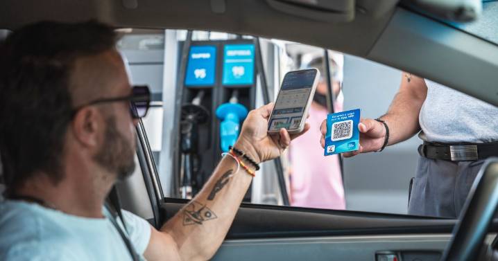 YPF ya permite el pago en dólares en la carga de combustibles: ¿Cómo funciona la app?