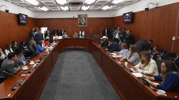 Asociaciones médicas hacen llamado en medio de debate de la reforma a la salud