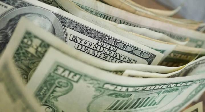 Dólar bajó de precio este miércoles en ventanillas; así cotizó hoy