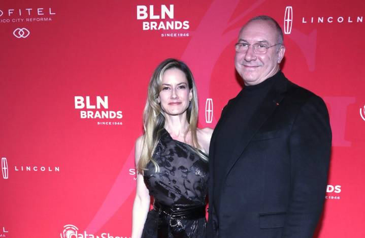 Altair Jarabo presume sus románticas vacacione en Hong Kong con su esposo Frédéric García