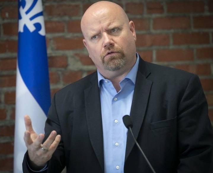 Sweeping crime bill would ban gang colours, restrict protests and create sex offenders' registry in Quebec