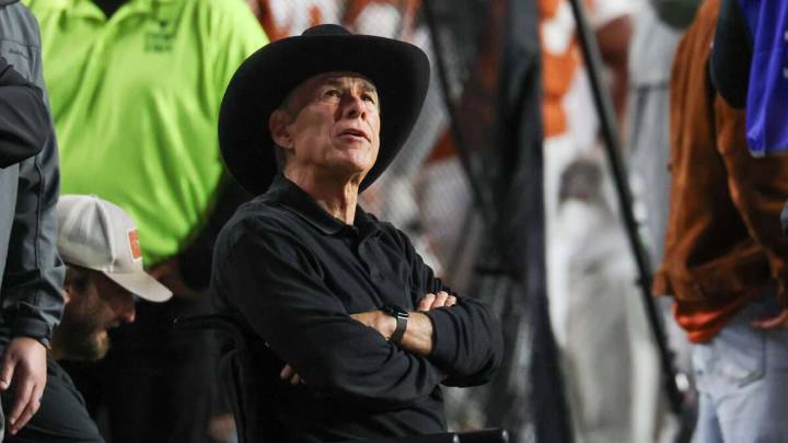 Texas Governor Strips Two Muslim Groups of the Right to Buy Land in the State by Calling Them Terrorists