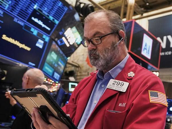 Stock market hits record highs, even as worries about an AI bubble continue