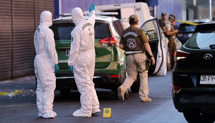 Delincuentes protagonizaron violento asalto en mall de Maipú: realizaron disparos y apuntaron a clientes