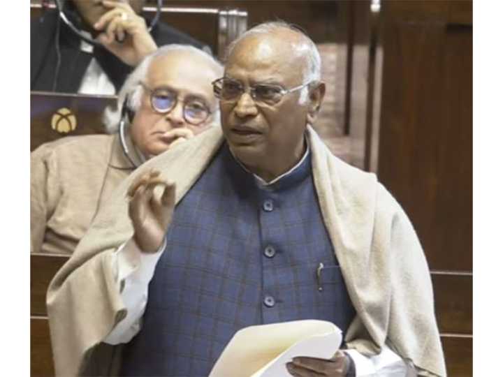 "Congress went to jail chanting Vande Matram": Kharge